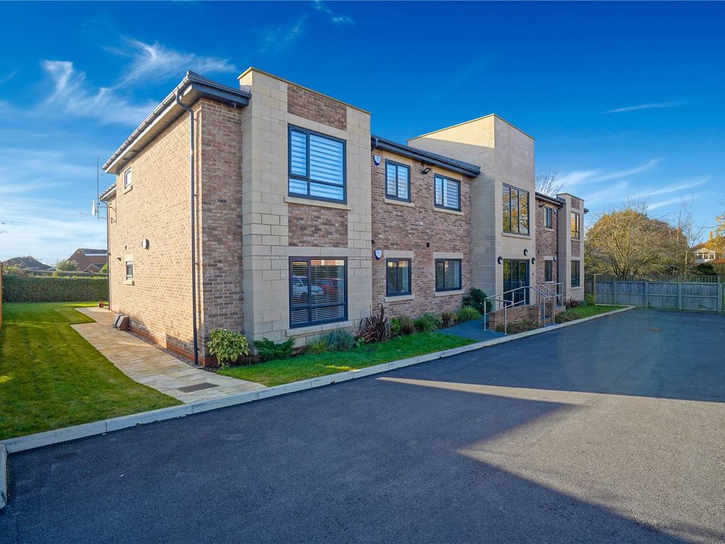 2 bed flat for sale in St. Albans Way, Wickersley, Rotherham, South