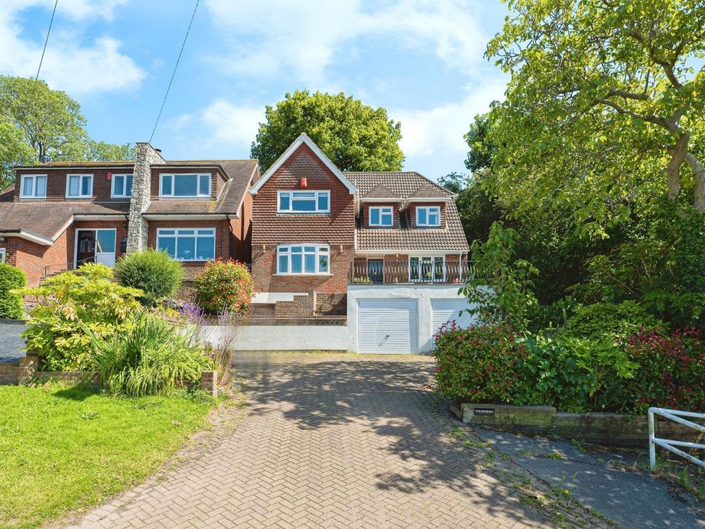 4 bed detached house for sale in Hillview Road, Rayleigh SS6, £800,000