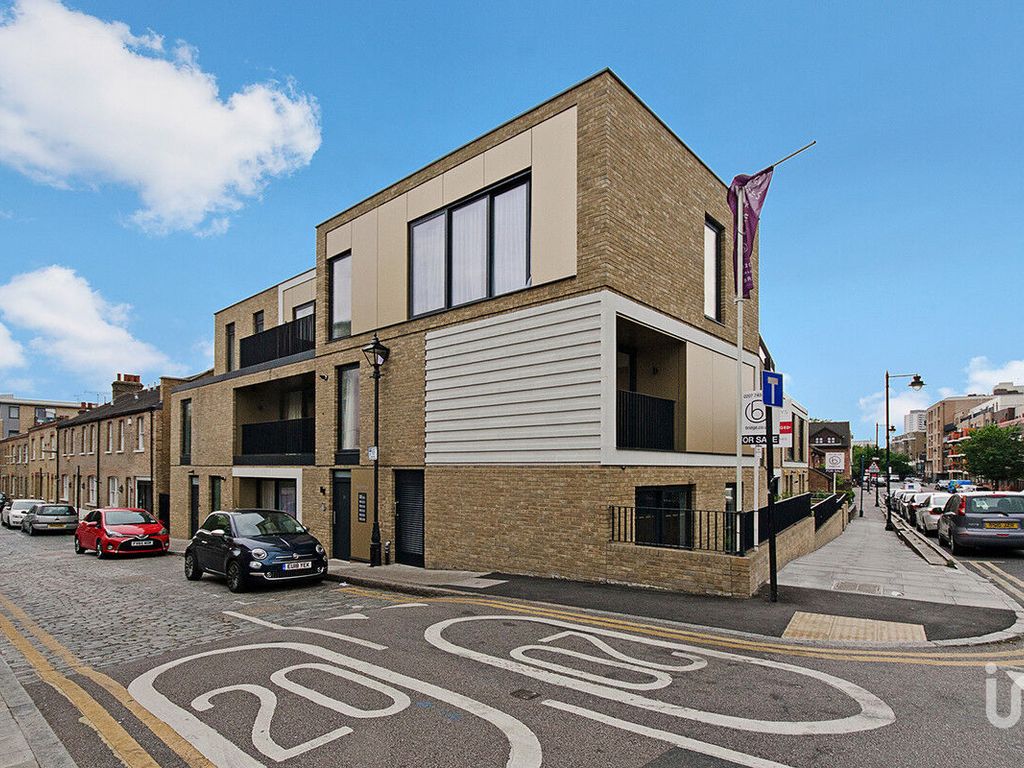 2 bed flat for sale in Douro Street, London E3, £445,000 Zoopla