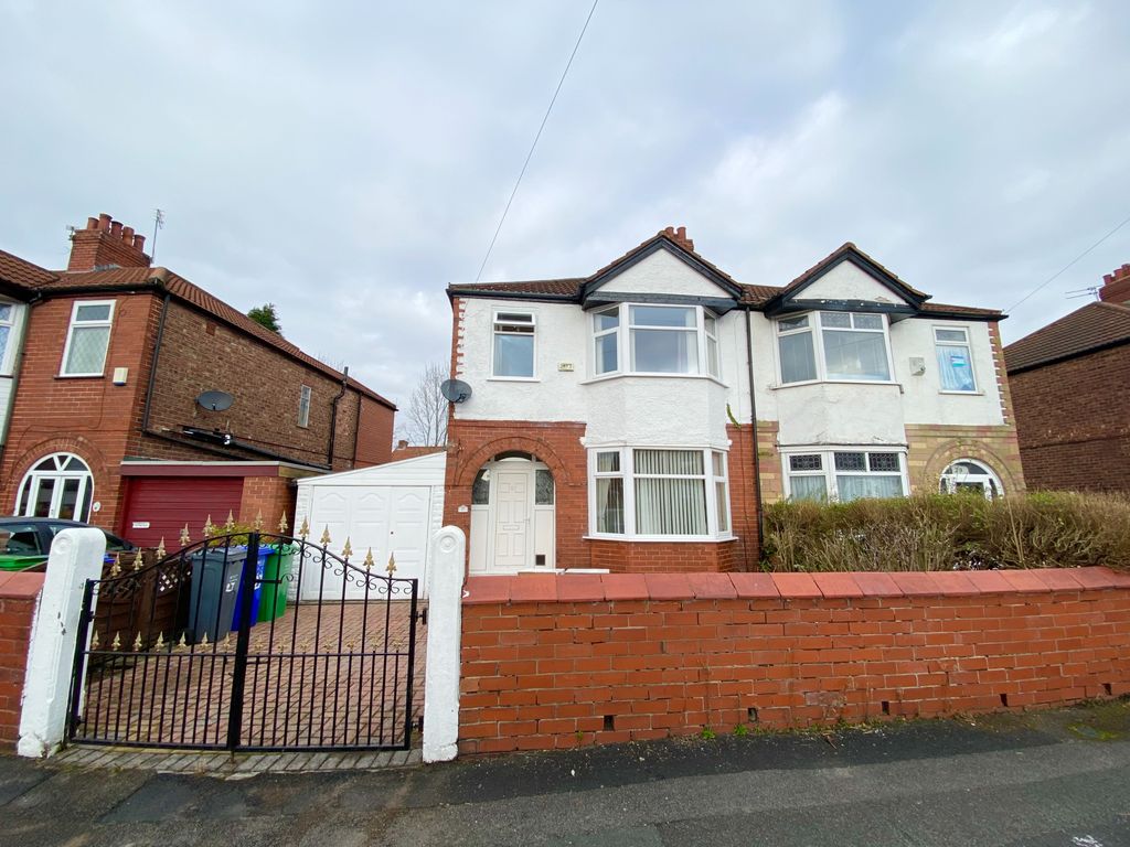 3 bed semidetached house to rent in Beverly Road, Manchester M14, £