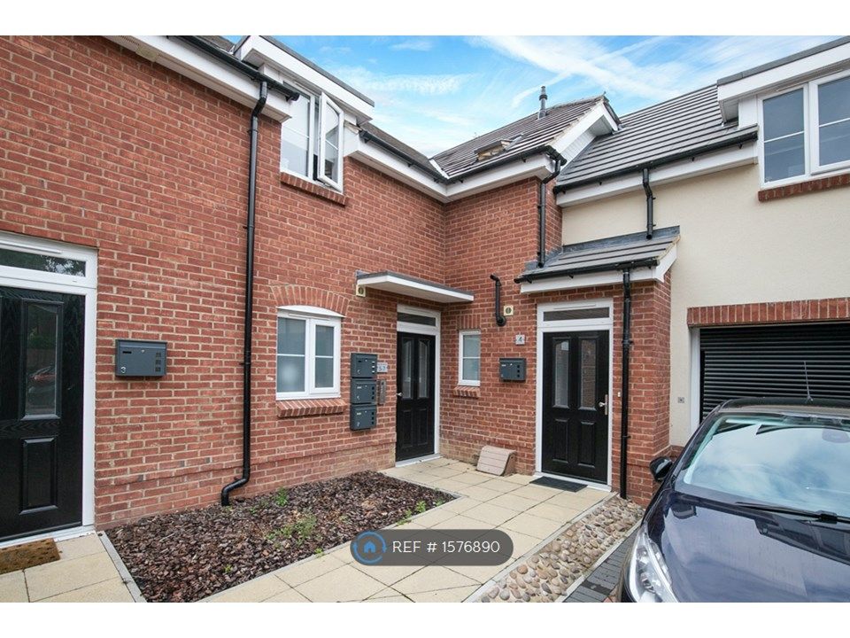 2 bed flat to rent in Lawton Green, Loughton IG10 Zoopla