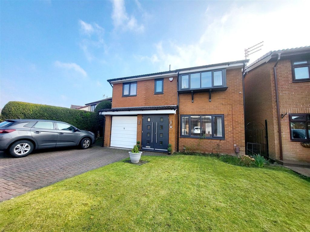 5 bed detached house for sale in Birchwood, Chadderton, Oldham OL9, £