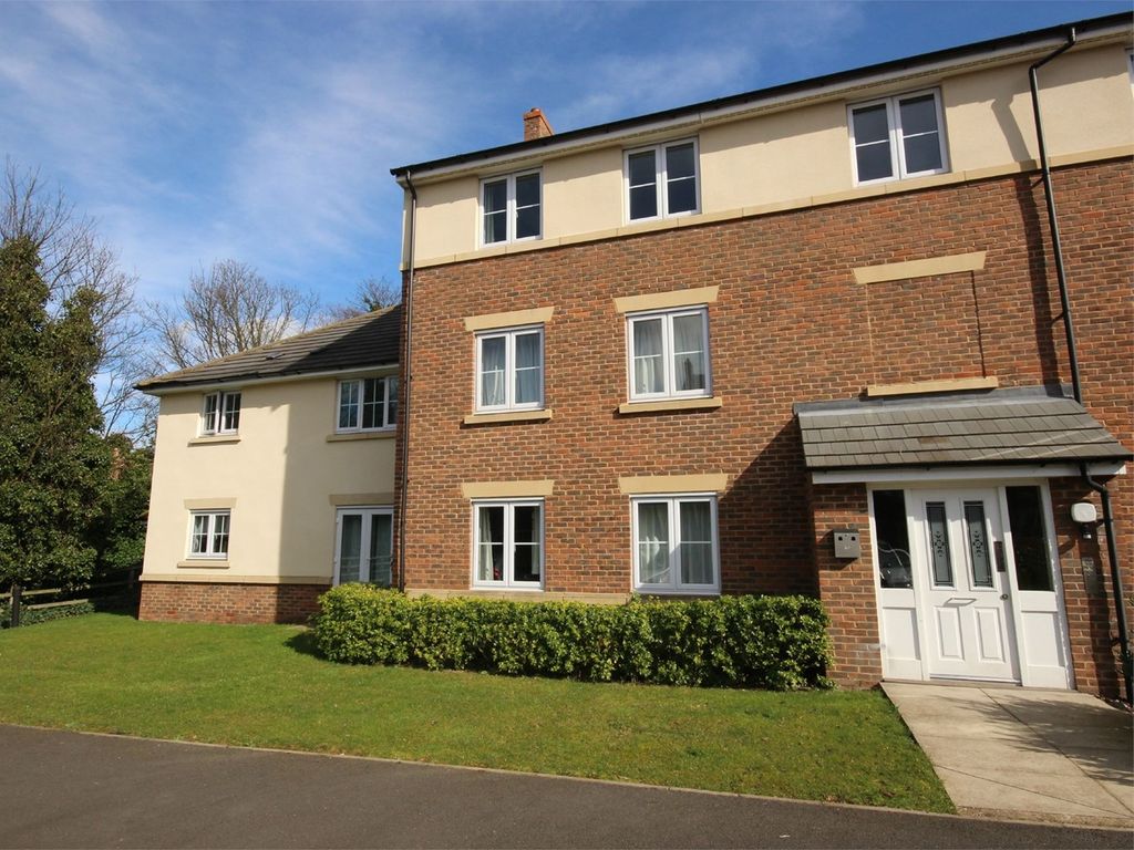 2 bed flat to rent in The Hawthorns, Flitwick MK45, £950 pcm Zoopla