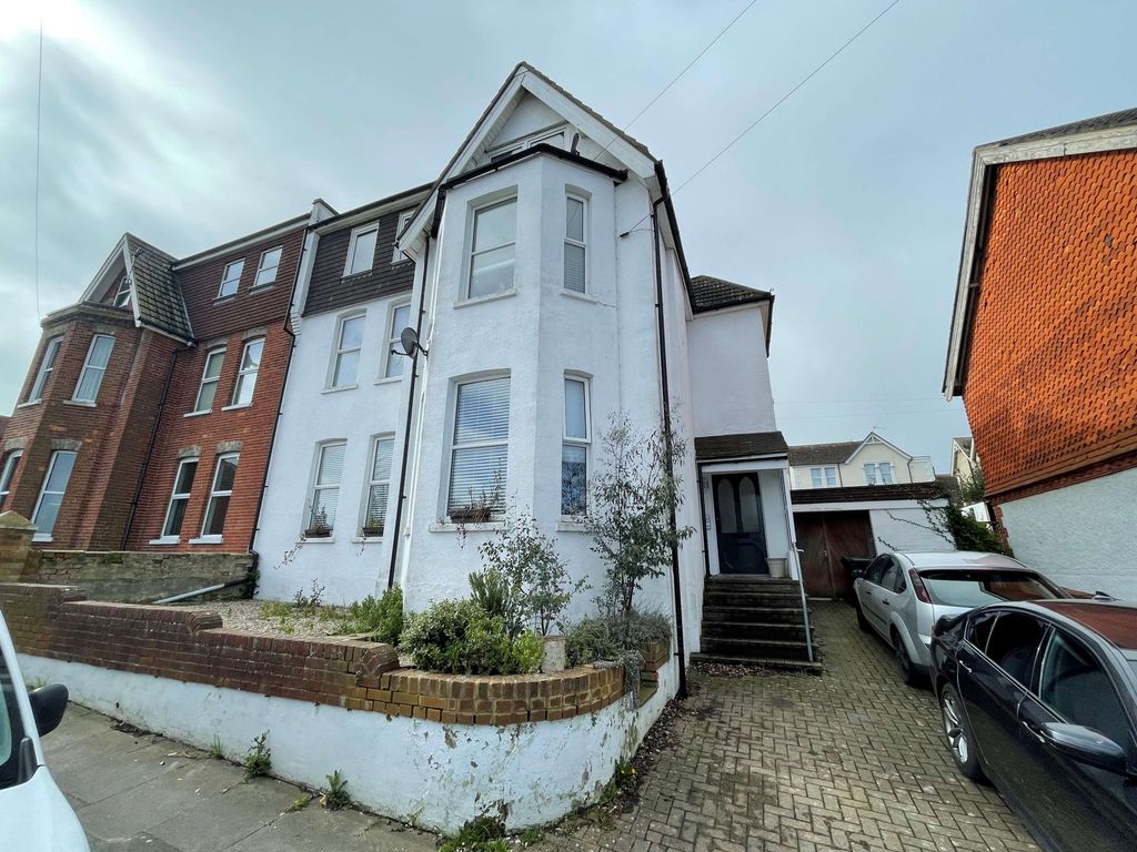 3 bed flat to rent in Hurst Road, Eastbourne BN21 Zoopla