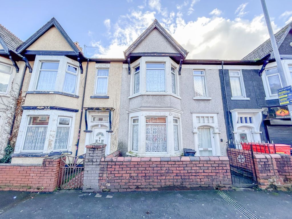 3 bed terraced house for sale in Alexandra Road, Newport NP20, £160,000