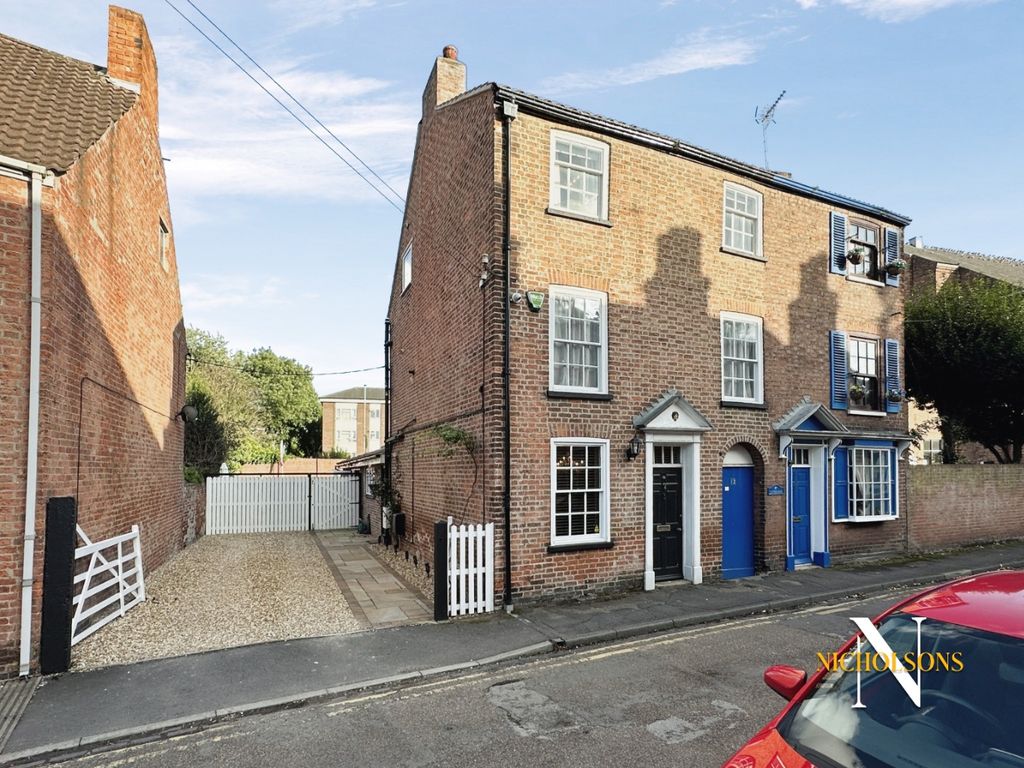 3 bed semidetached house for sale in Union Street, Retford, Nottinghamshire DN22, £300,000 Zoopla