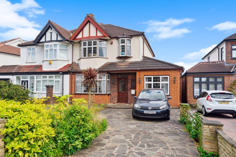 4 bed semidetached house for sale in Colborne Way, Worcester Park KT4