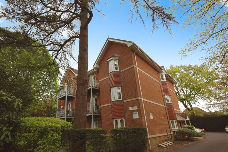 2 bed flat for sale in Wellington Road, Bournemouth BH8, £235,000 Zoopla