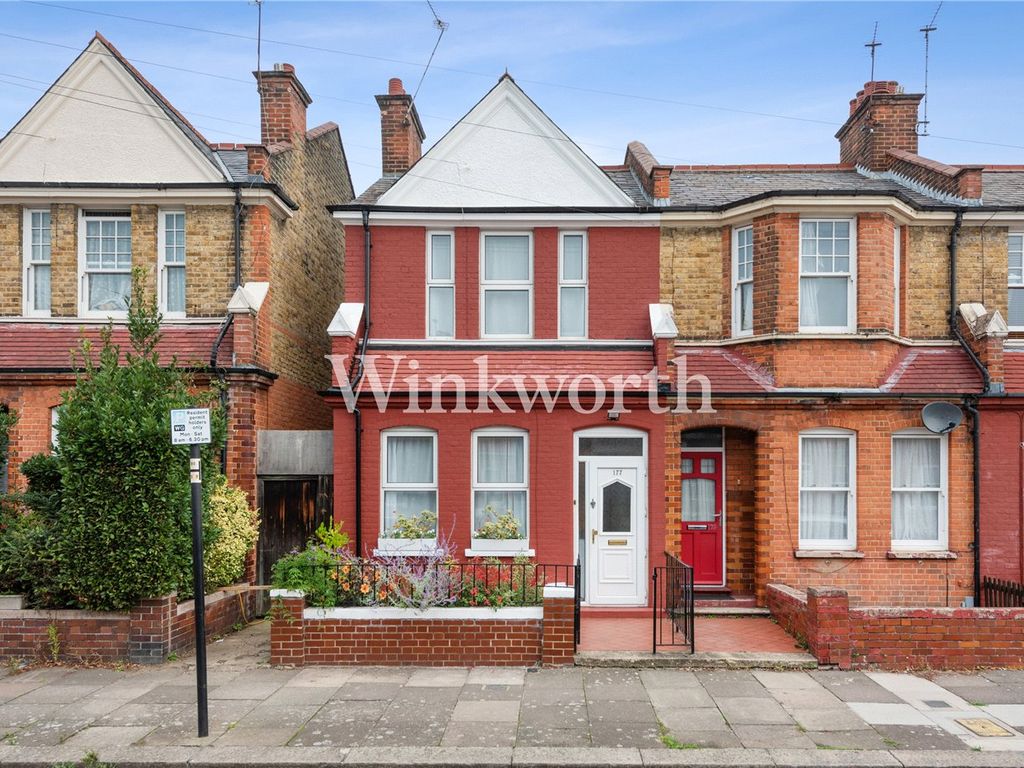 2 bed end terrace house for sale in Hewitt Avenue, London N22, £635,000