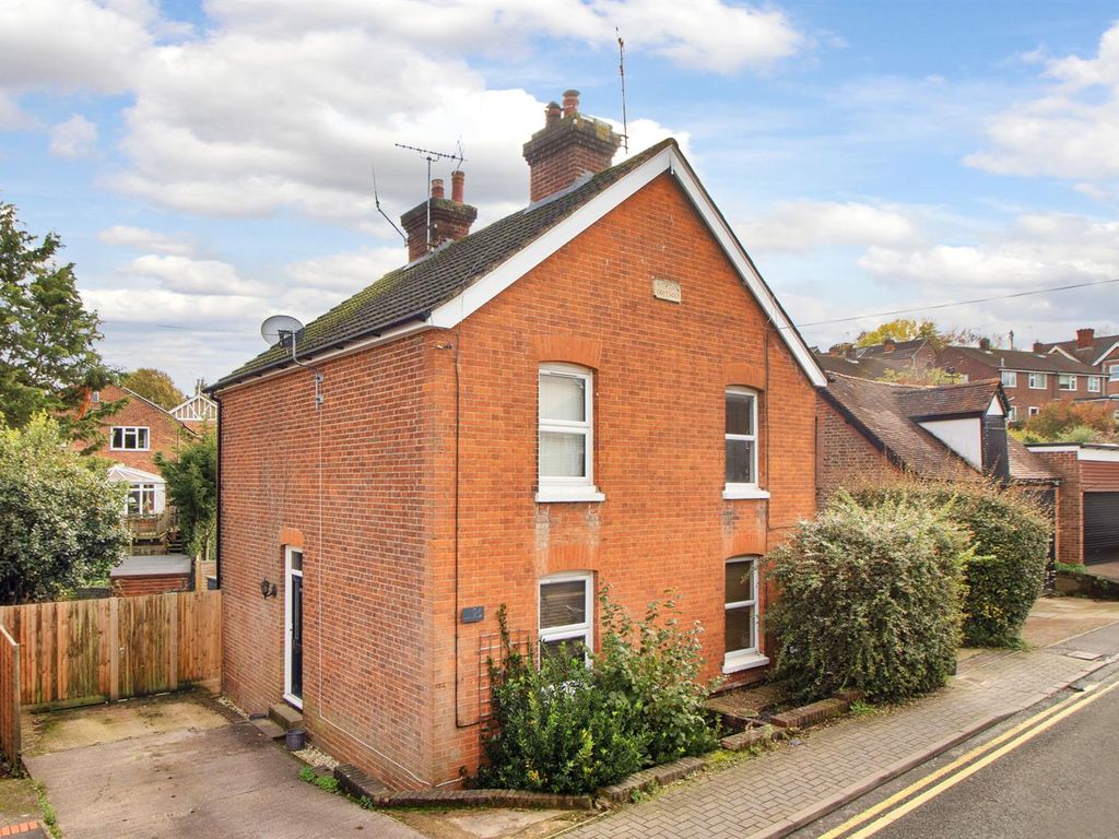 2 bed semidetached house for sale in Woodside Road, Tonbridge TN9, £