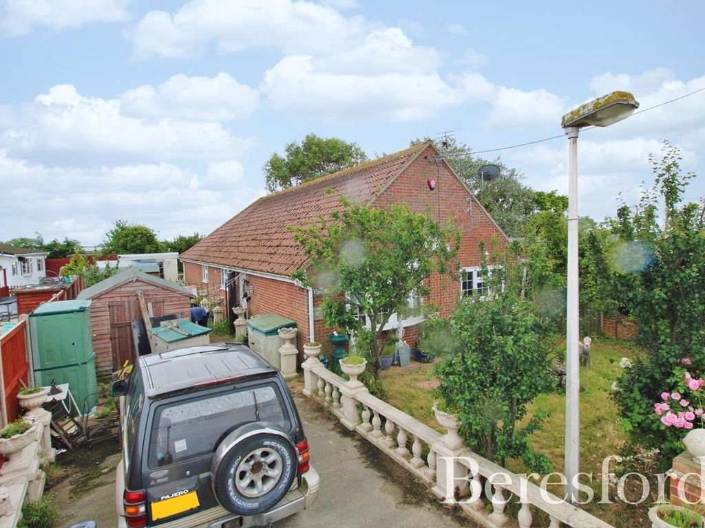 4 bed bungalow for sale in Seawick Road, St. Osyth CO16 Zoopla