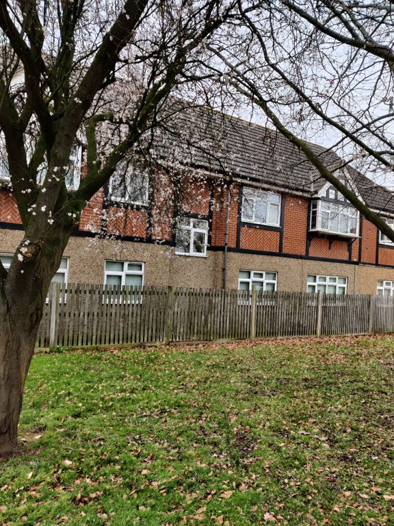 2 bed flat to rent in Manor Parade, Hatfield AL10 Zoopla