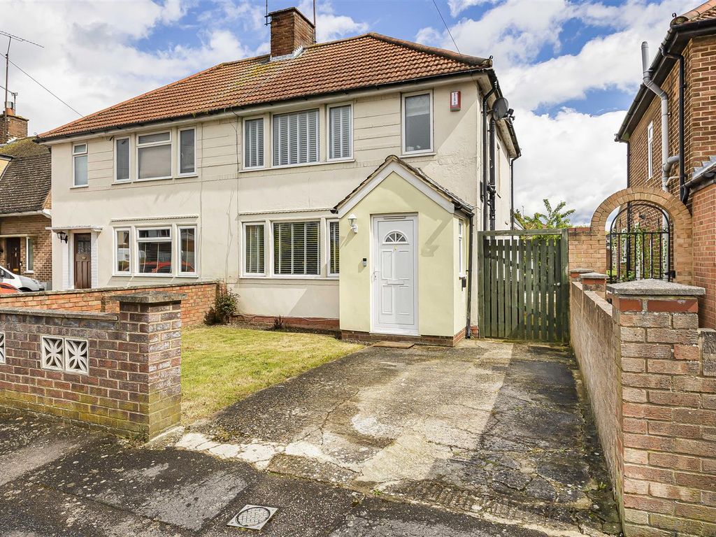 3 bed semidetached house for sale in Greenfields Road, Reading RG2, £