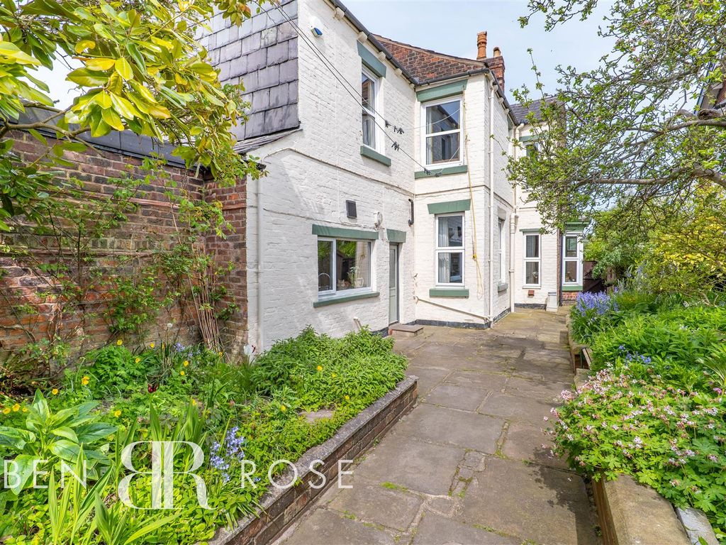 4 bed semidetached house for sale in Bolton Road, Chorley PR7, £