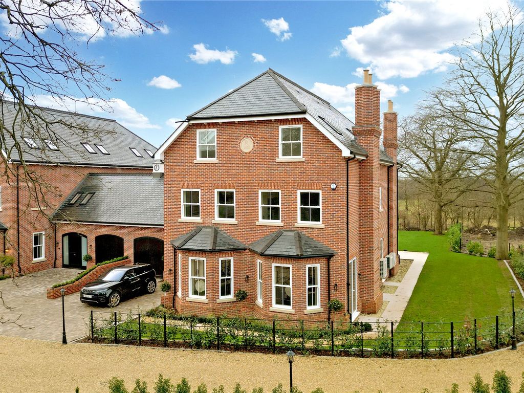 New home, 6 bed linkdetached house for sale in End