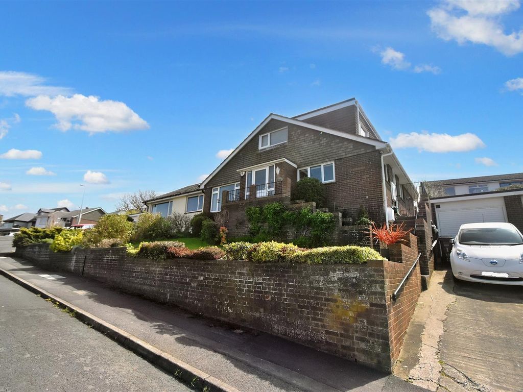 5 bed semidetached house for sale in Hillside Road, Portishead