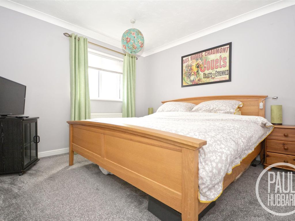 2 bed semidetached house for sale in Lucerne Road, Bradwell, Norfolk