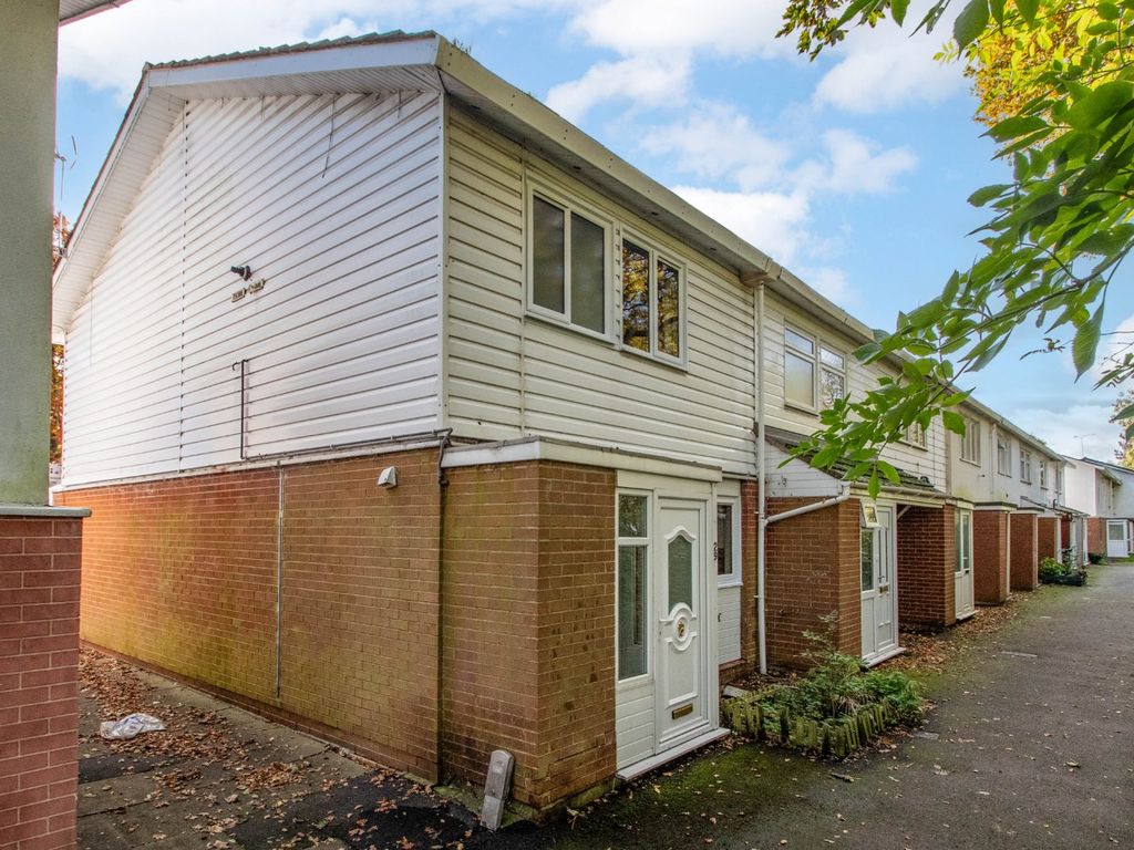 3 bed end terrace house for sale in Flyford Close, Lodge Park, Redditch