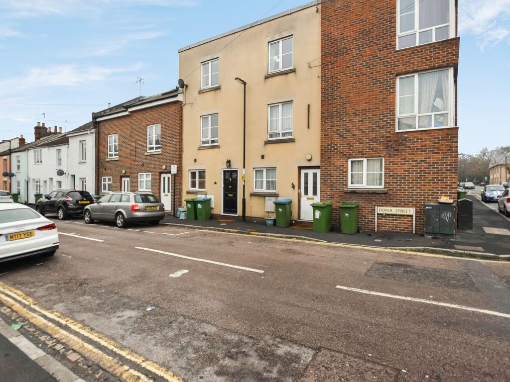 4 bed property for sale in Dover Street, Southampton SO14, £330,000