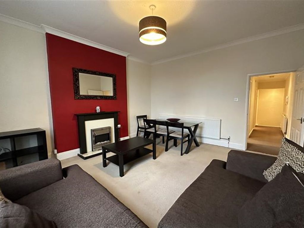 2 bed flat to rent in Laburnum Grove, Beeston NG9, £950 pcm Zoopla