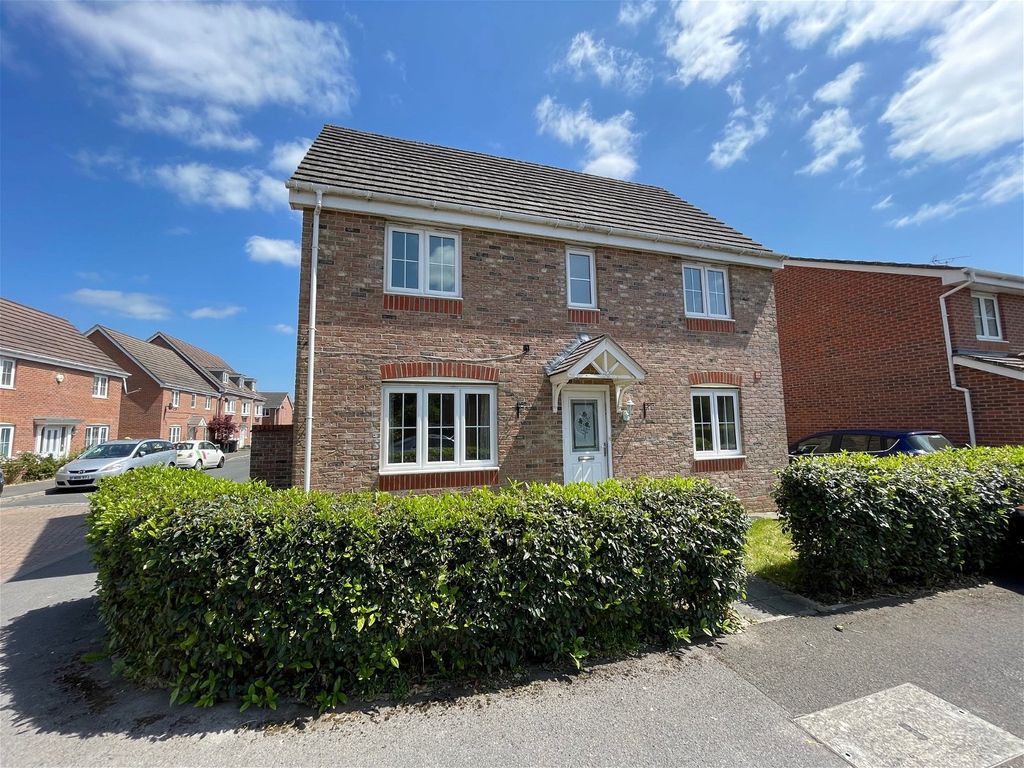 4 bed detached house to rent in Borderers Gardens, Thatcham RG19 Zoopla
