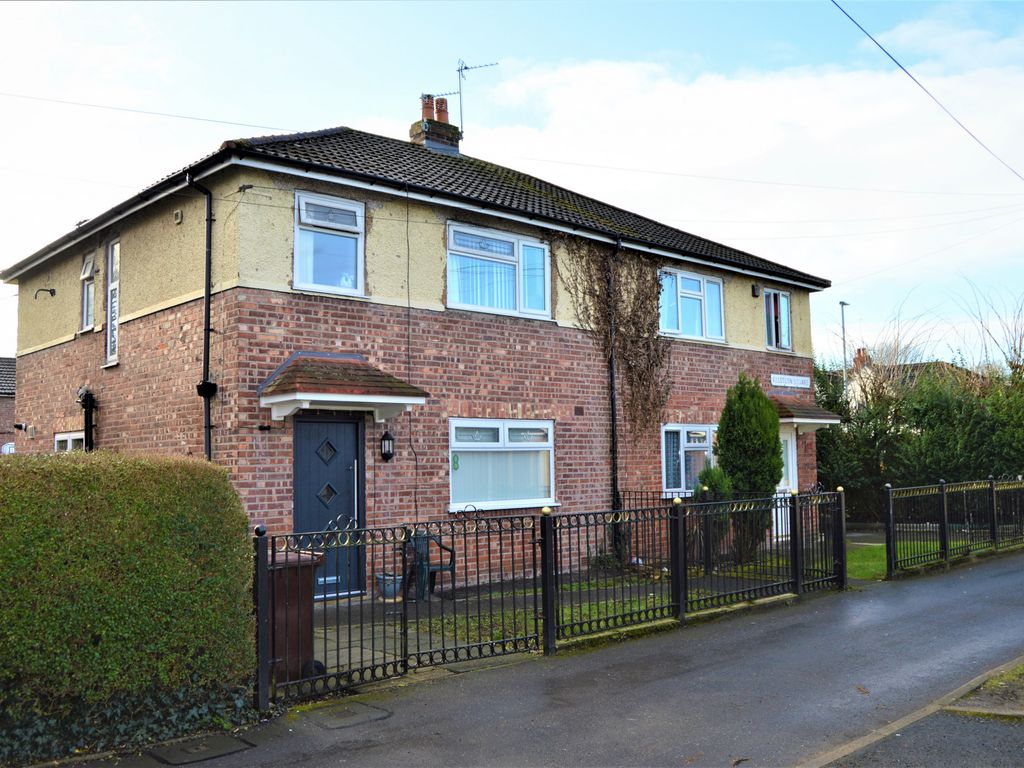 4 bed semidetached house for sale in Kelstern Square, Manchester M13