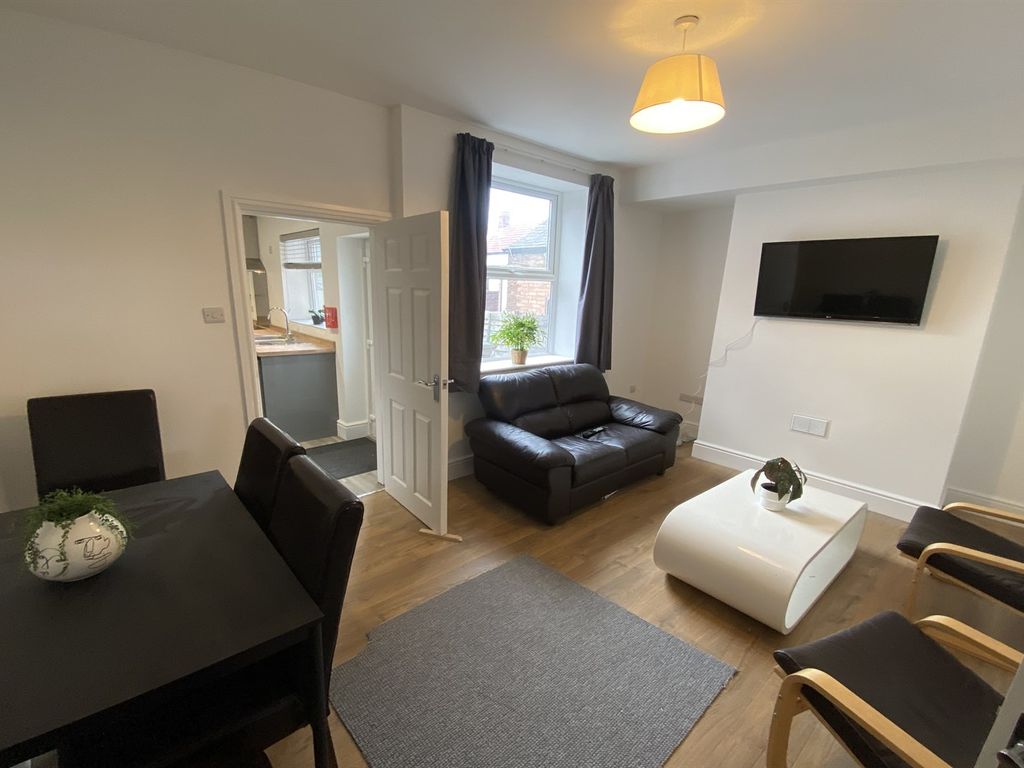 5 bed terraced house to rent in Queens Road, Beeston, Nottingham NG9, £