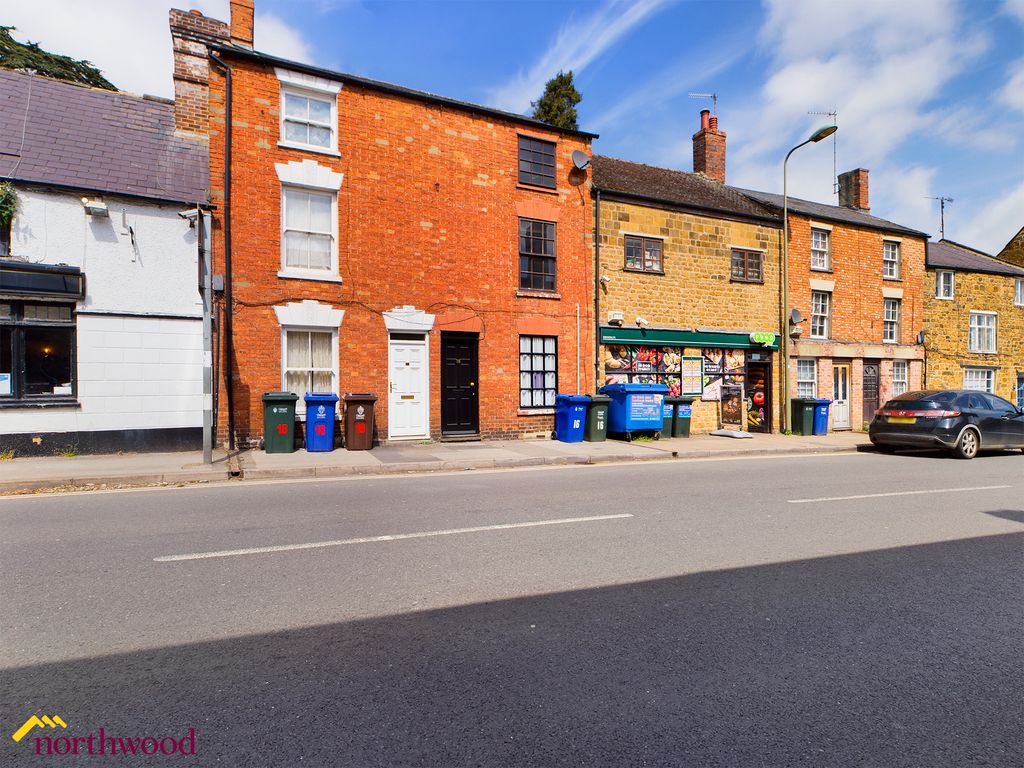 4 bed terraced house to rent in West Bar Street, Banbury OX16, £1,250