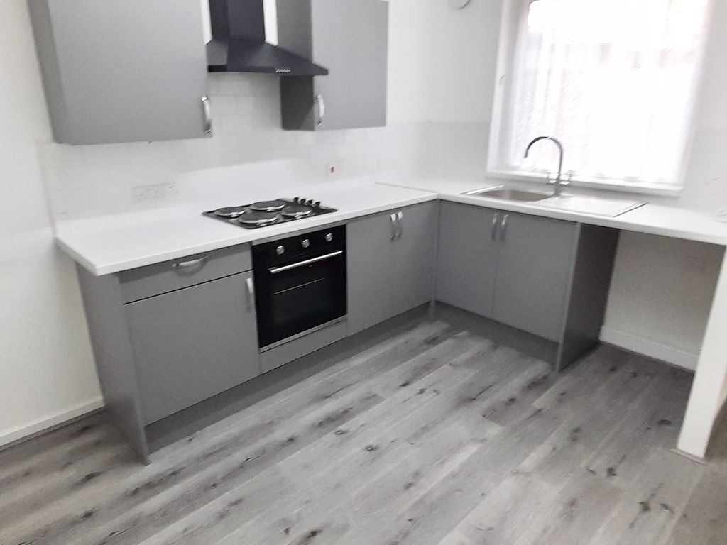 3 bed end terrace house to rent in South View, Sherburn Street, Hull