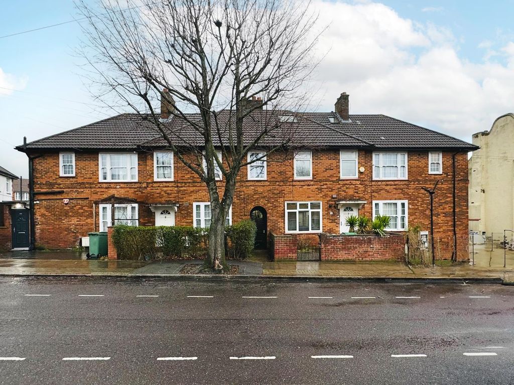 4 bed terraced house for sale in Compton Crescent, London N17, £600,000