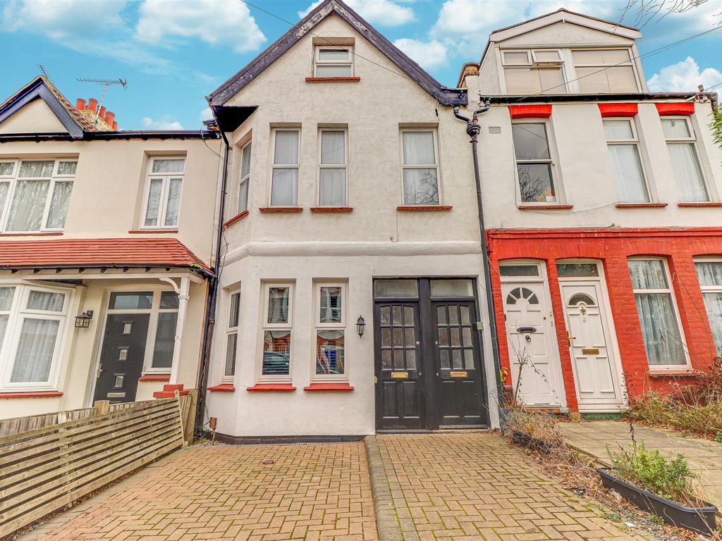 2 bed for sale in Westminster Drive, WestcliffOnSea SS0