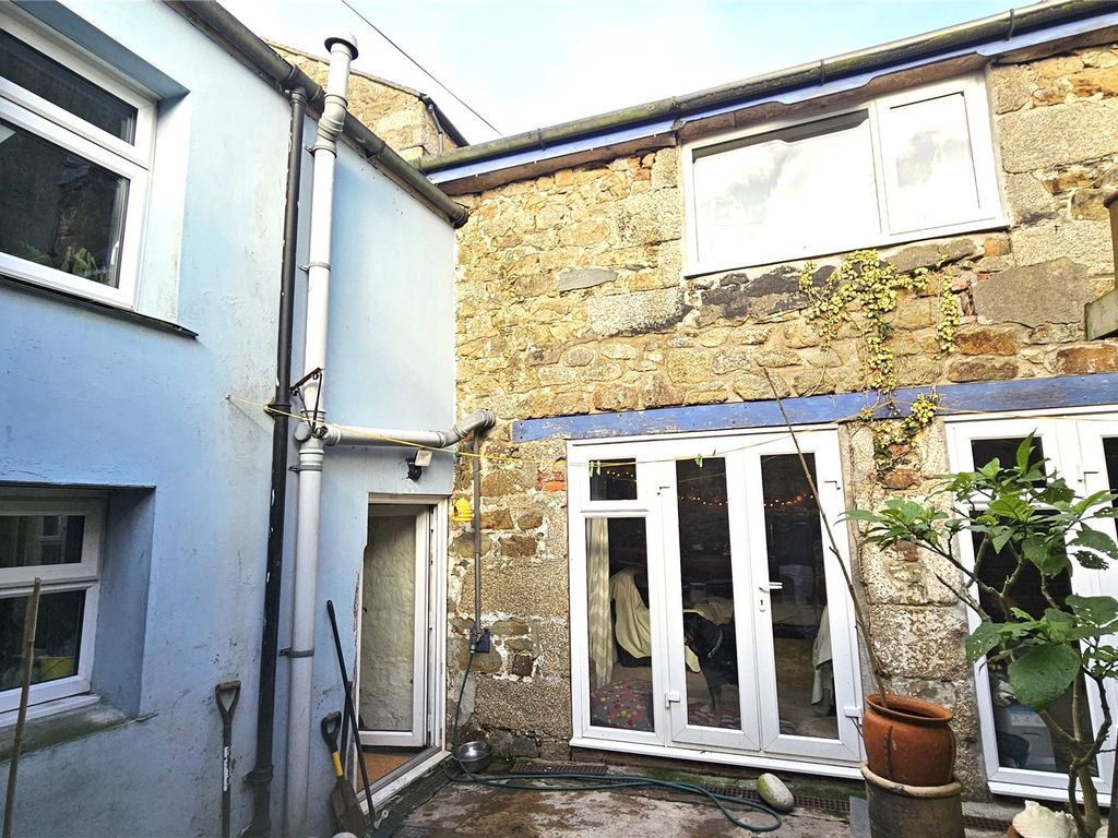 3 bed end terrace house for sale in Meneage Street, Helston, Cornwall