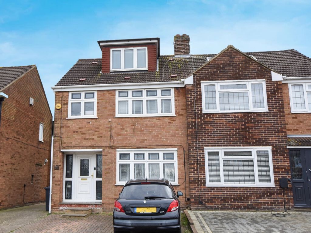 4 bed semidetached house for sale in Patterdale Road, Dartford DA2, £