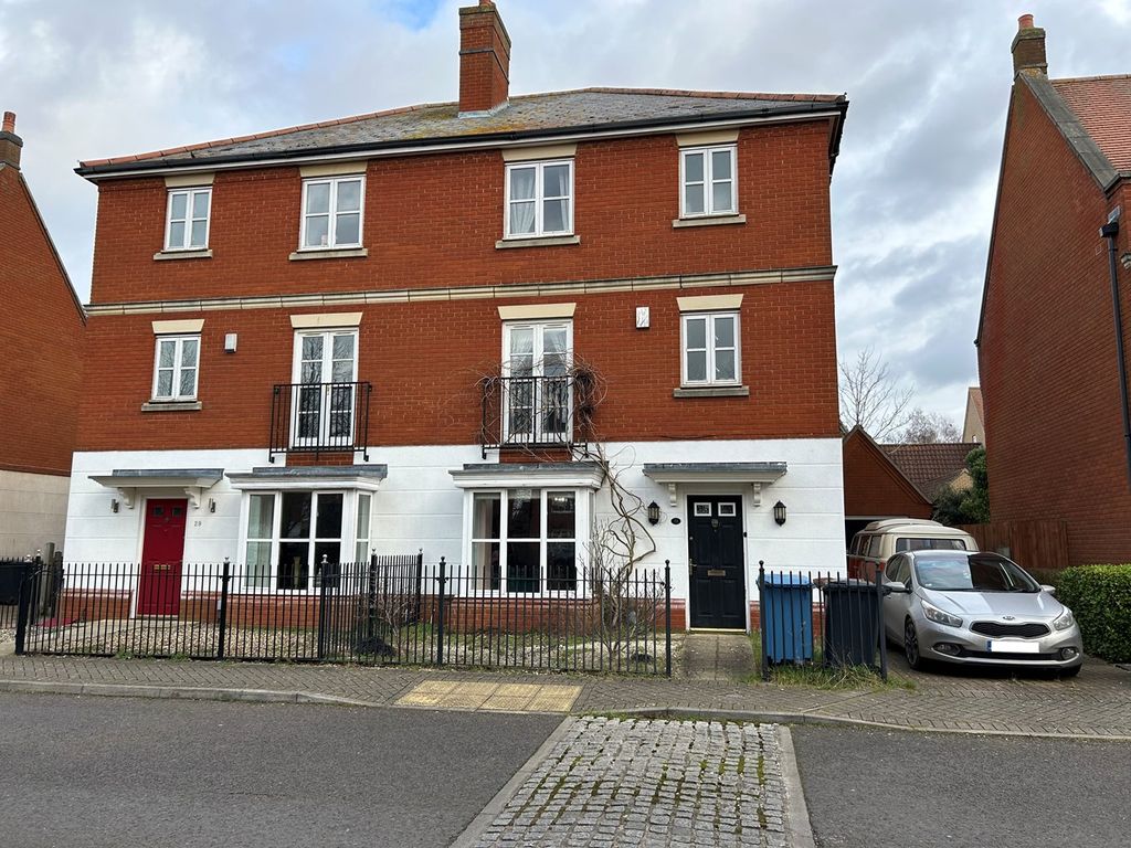5 bed town house for sale in Mansbrook Boulevard, Ipswich IP3, £400,000
