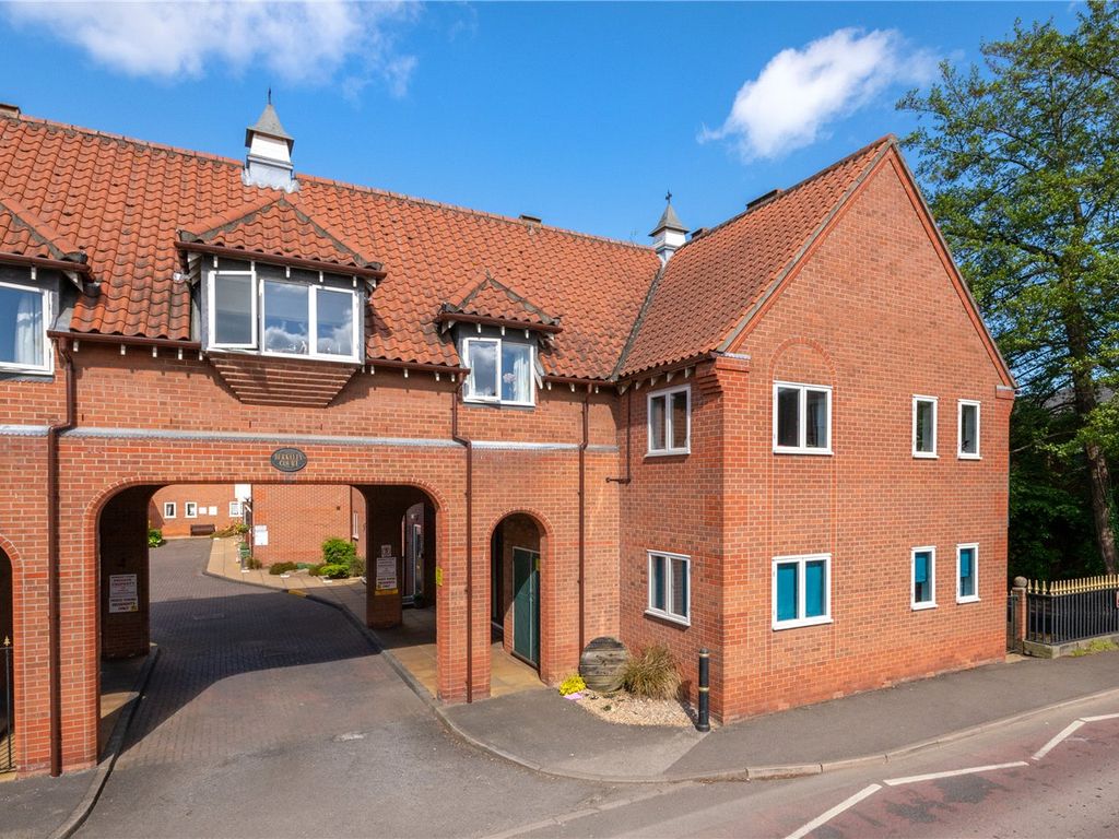 2 bed flat for sale in Berkeley Court, Sleaford, Lincolnshire NG34 Zoopla