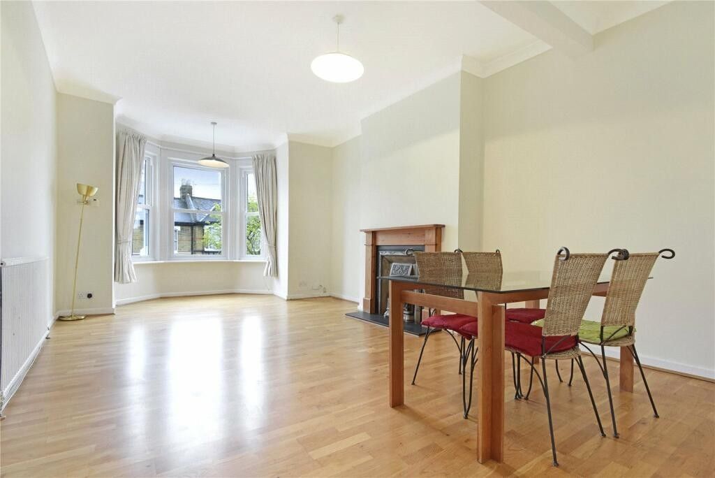 2 bed flat for sale in Ravenscraig Rd, London N11, £425,000 Zoopla