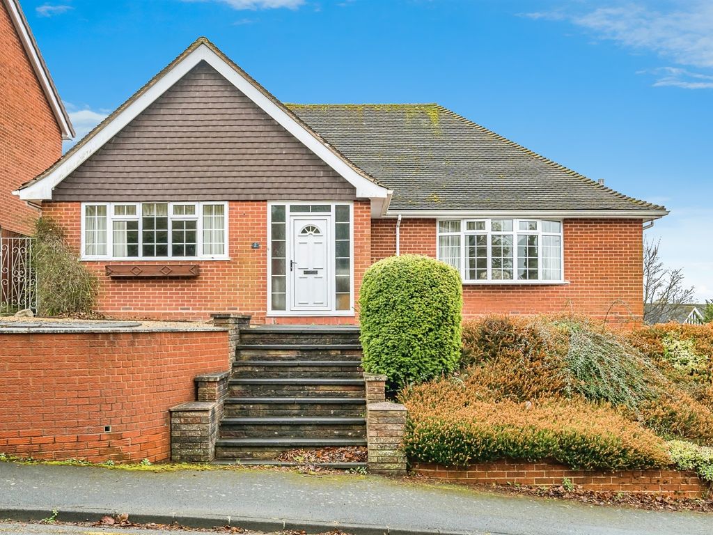 3 bed detached bungalow for sale in Tall Trees Drive, Pedmore