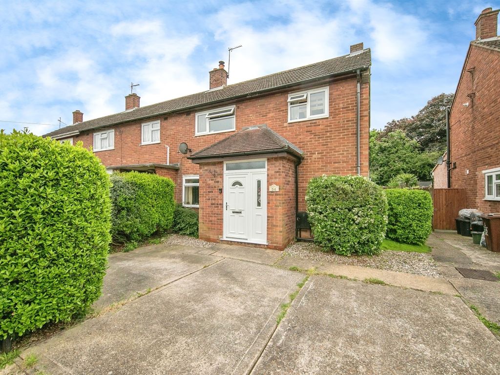 3 bed end terrace house for sale in Finchingfield Way, Blackheath