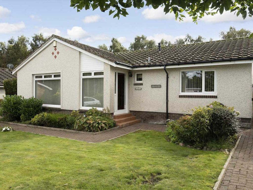 3 bed bungalow for sale in Wellesley Crescent, Hairmyres, East Kilbride