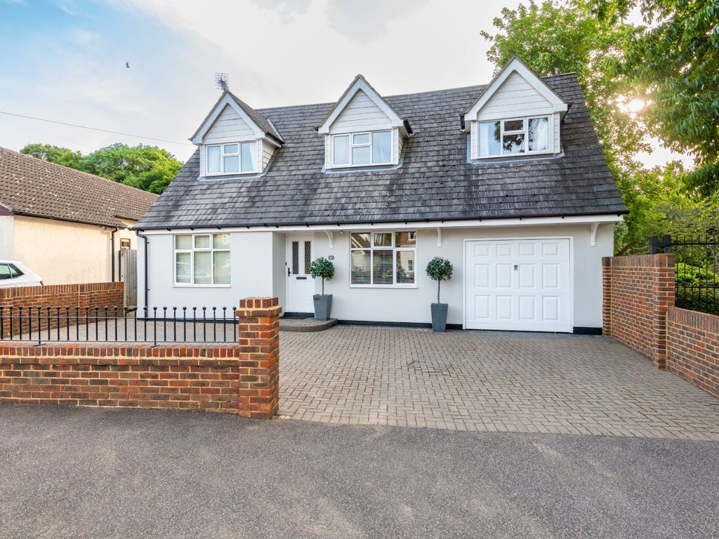 6 bed detached house for sale in Bredhurst Road, Rainham, Gillingham ME8 Zoopla