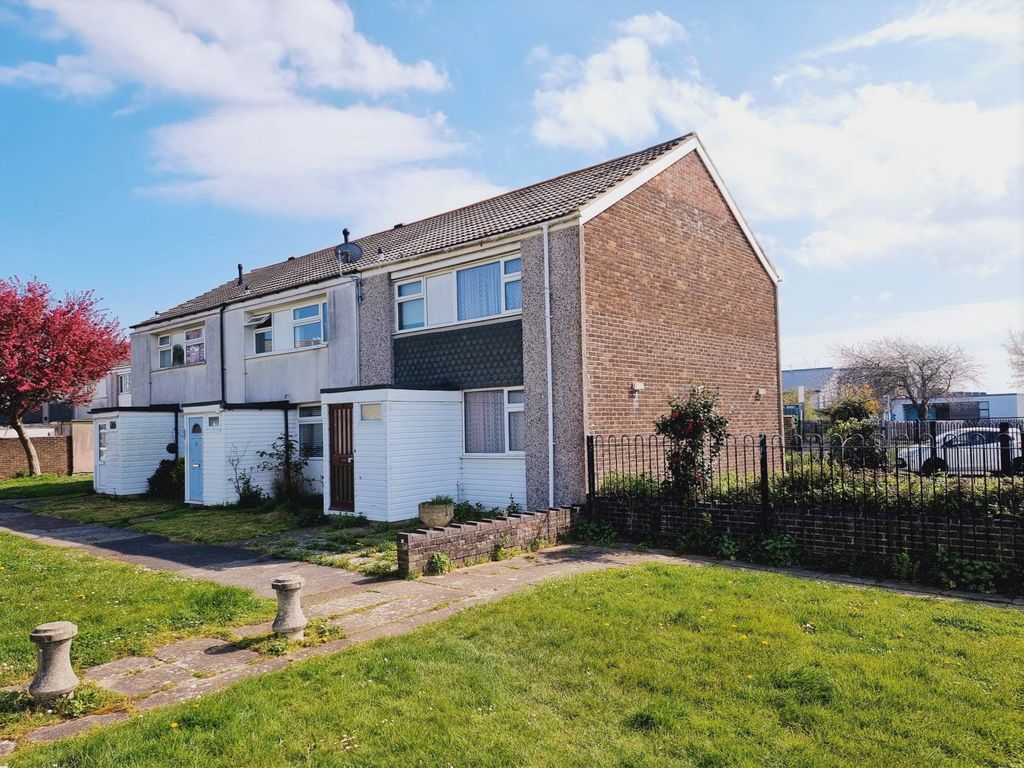 3 bed end terrace house for sale in Elmore Close, LeeOnTheSolent