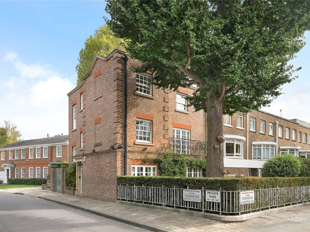 4 bed end terrace house for sale in Pembroke Gardens Close, London W8