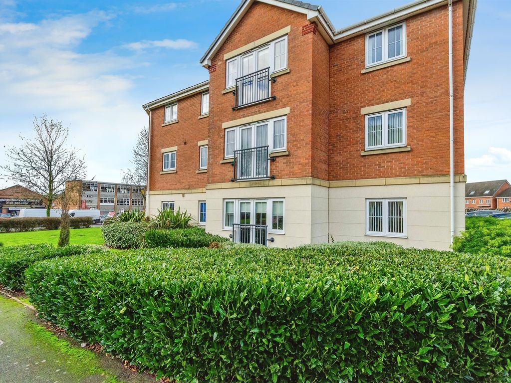 2 bed flat for sale in Holyhead Road, Wednesbury WS10, £135,000 Zoopla