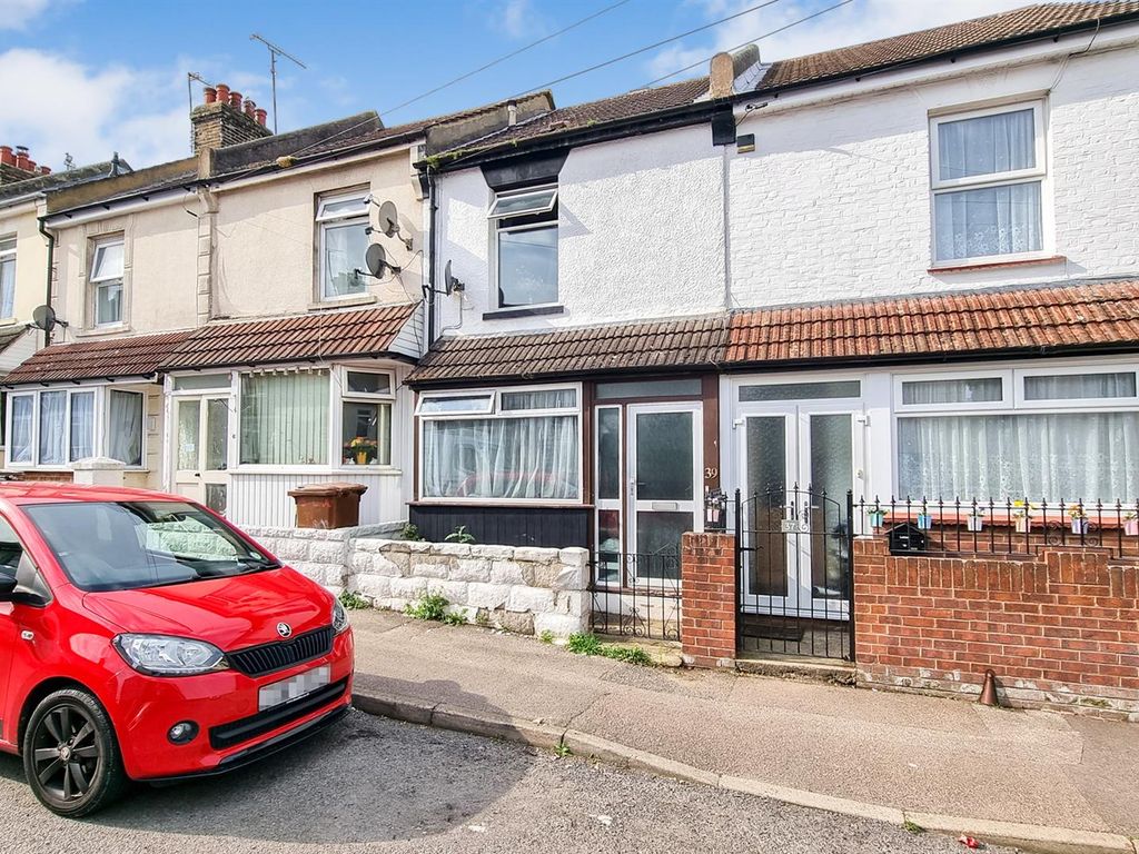 4 bed terraced house for sale in Albany Road, Gillingham ME7, £225,000