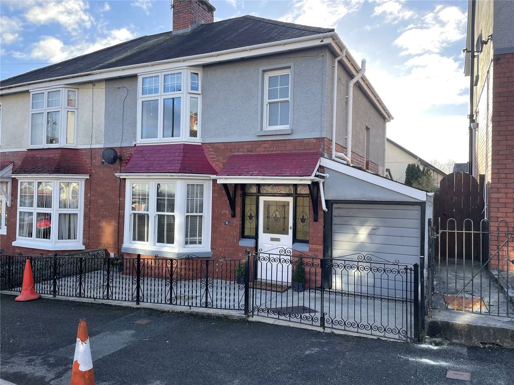 3 bed semidetached house for sale in Myrddin Crescent, Carmarthen, Carmarthenshire SA31 Zoopla