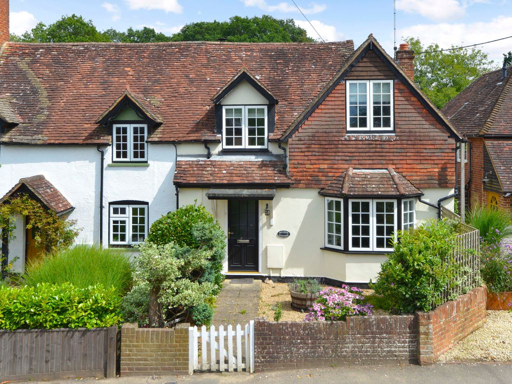 3 bed cottage for sale in Petworth Road, Godalming GU8, £610,000 Zoopla