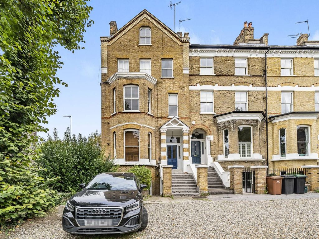 2 bed flat for sale in Crouch Hill, Crouch End, London N8, £575,000