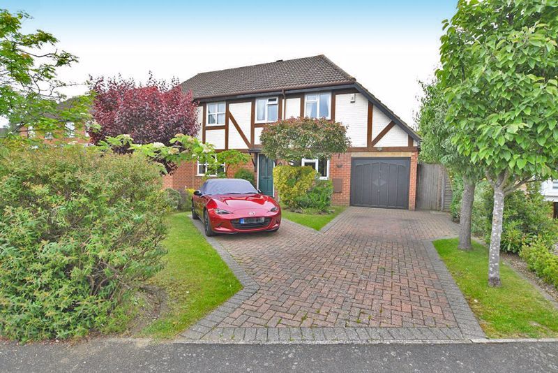 3 bed semidetached house for sale in Harrow Way, Weavering, Maidstone