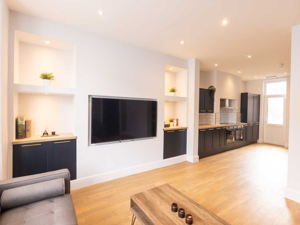 7 bed semidetached house to rent in Gresford Avenue, Liverpool L17, £