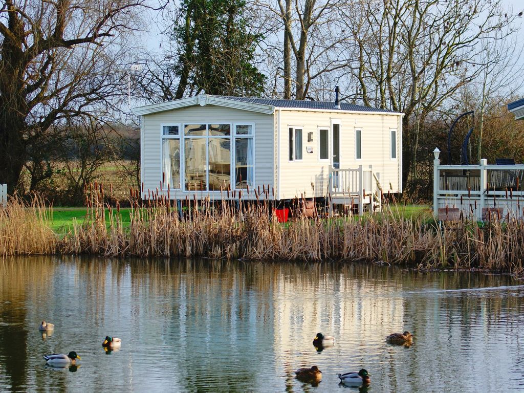 2 bed detached bungalow for sale in Newark Road, Aubourn, Lincoln LN5